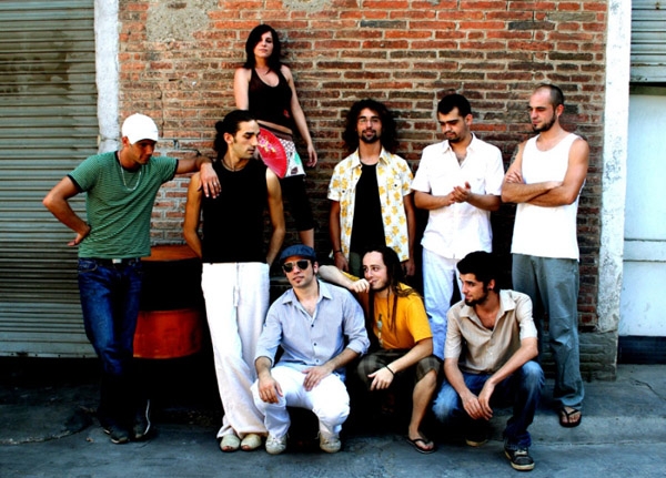 Els Arangu, interpretaran latin-funk divendres a la nit