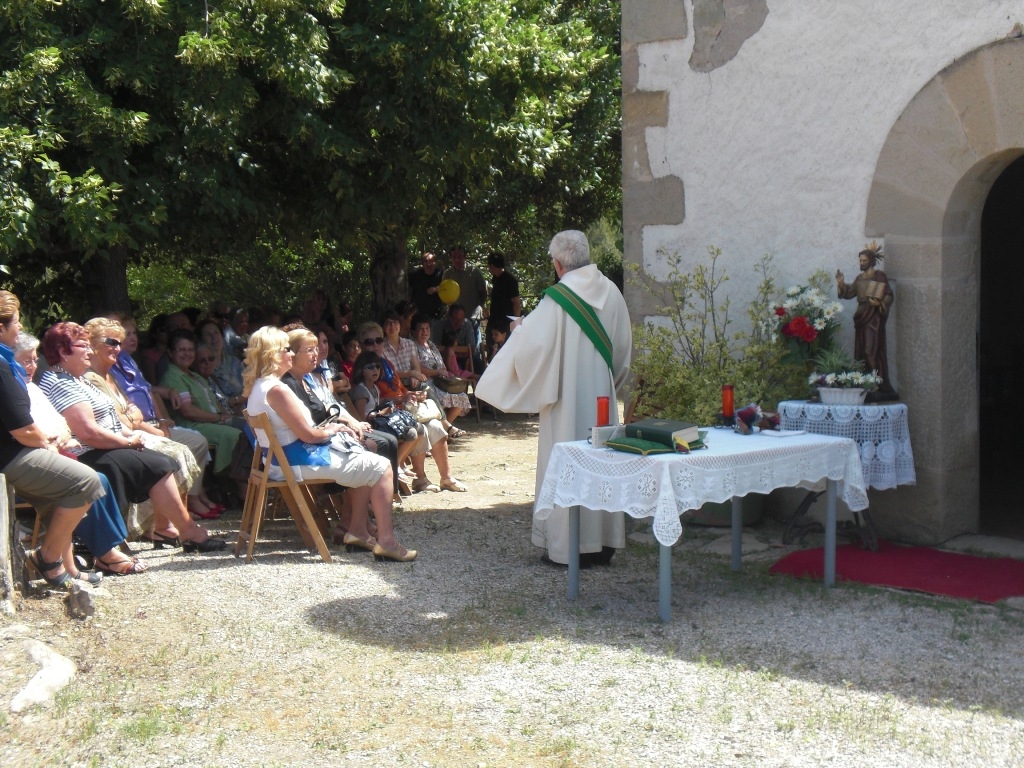 Missa a l'Ermita, en la festa dels Colors al Raval d'Aguilera
