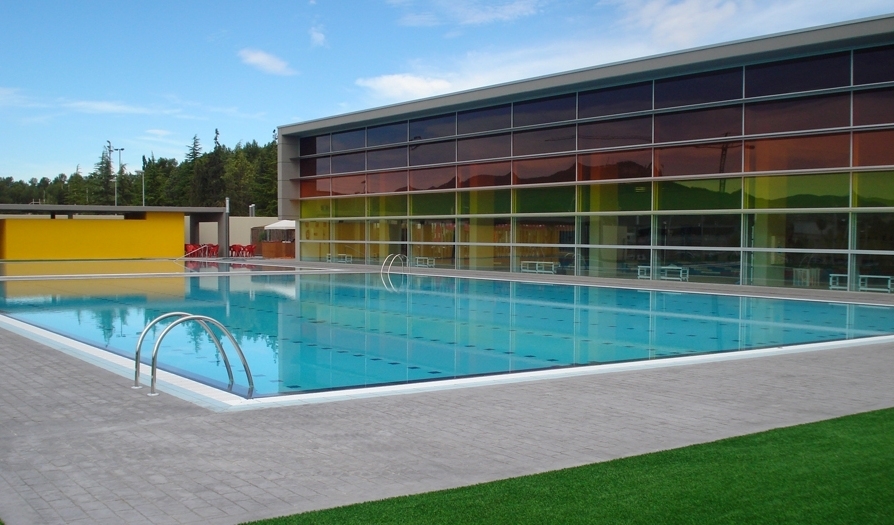 La piscina exterior del complex esportiu del Puigcornet
