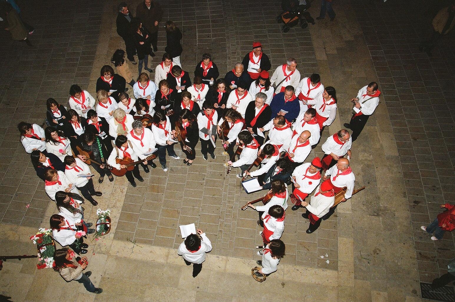 Cantada de caramelles al barri de Santa Caterina