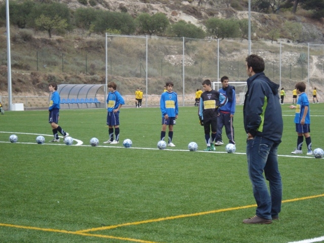 Joves jugadors del CF Igualada a Les Comes