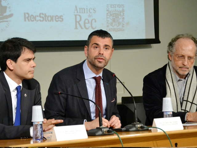 Al centre, el conseller de Territori i Sostenibilitat, Santi Vila, en una visita recent a Igualada.