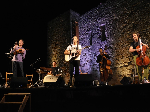 Blaumut en concert durant l'Anoia Folk