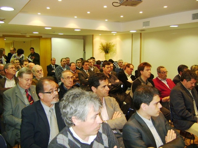 Representants del sector polític, empresarial i social de la comarca han assistit a la presentació