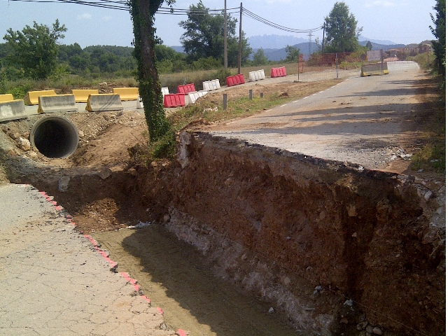 Obres a la carretera de Pinedes de l'Armengol