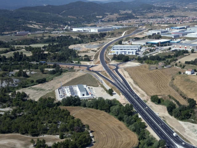 Algunes de les esmenes busquen anar completant la xarxa viària i ferroviària de la comarca