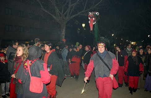 Els Diables i el Drac d'Igualada, durant la manifestació