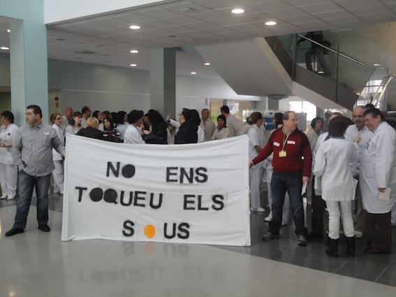 Manifestació al hall de l'Hospital
