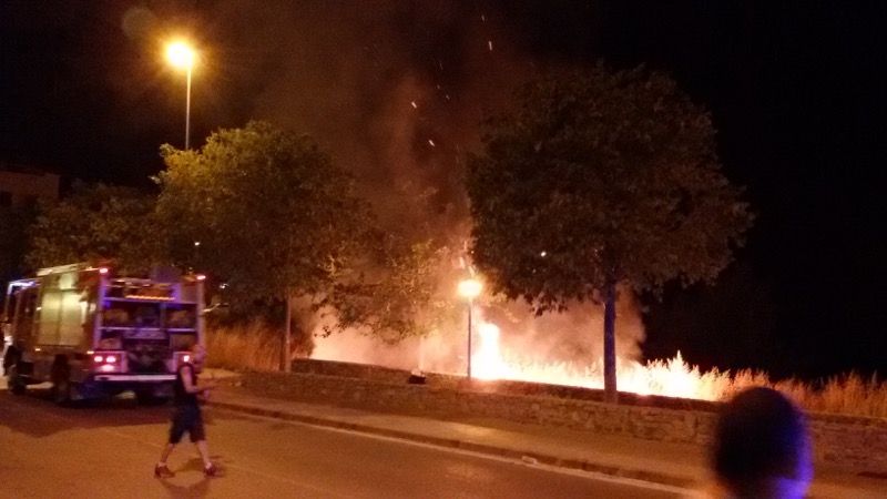 Petit incendi de vegetaci&oacute; a Montbui, aquesta nit.