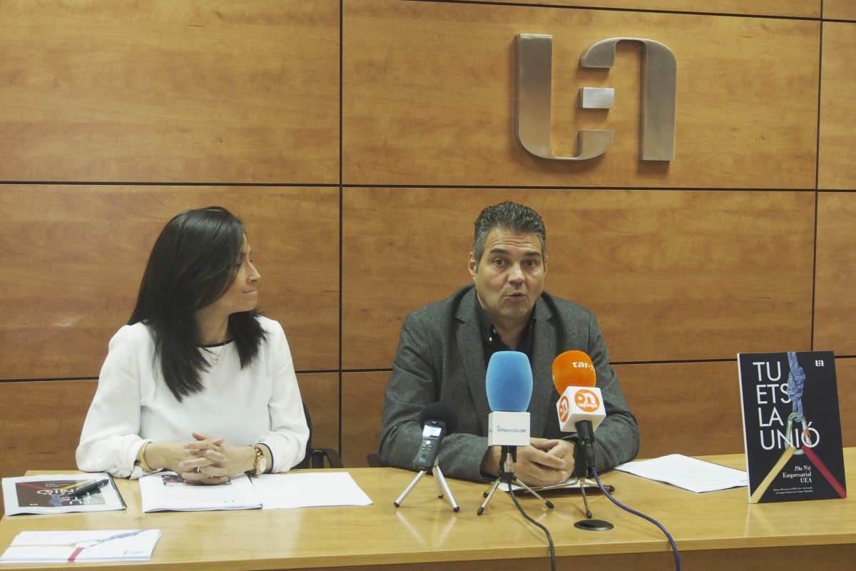 Paula Arias, secretària de la UEA, i el president Joan Domènech, en la presentació de la Nit