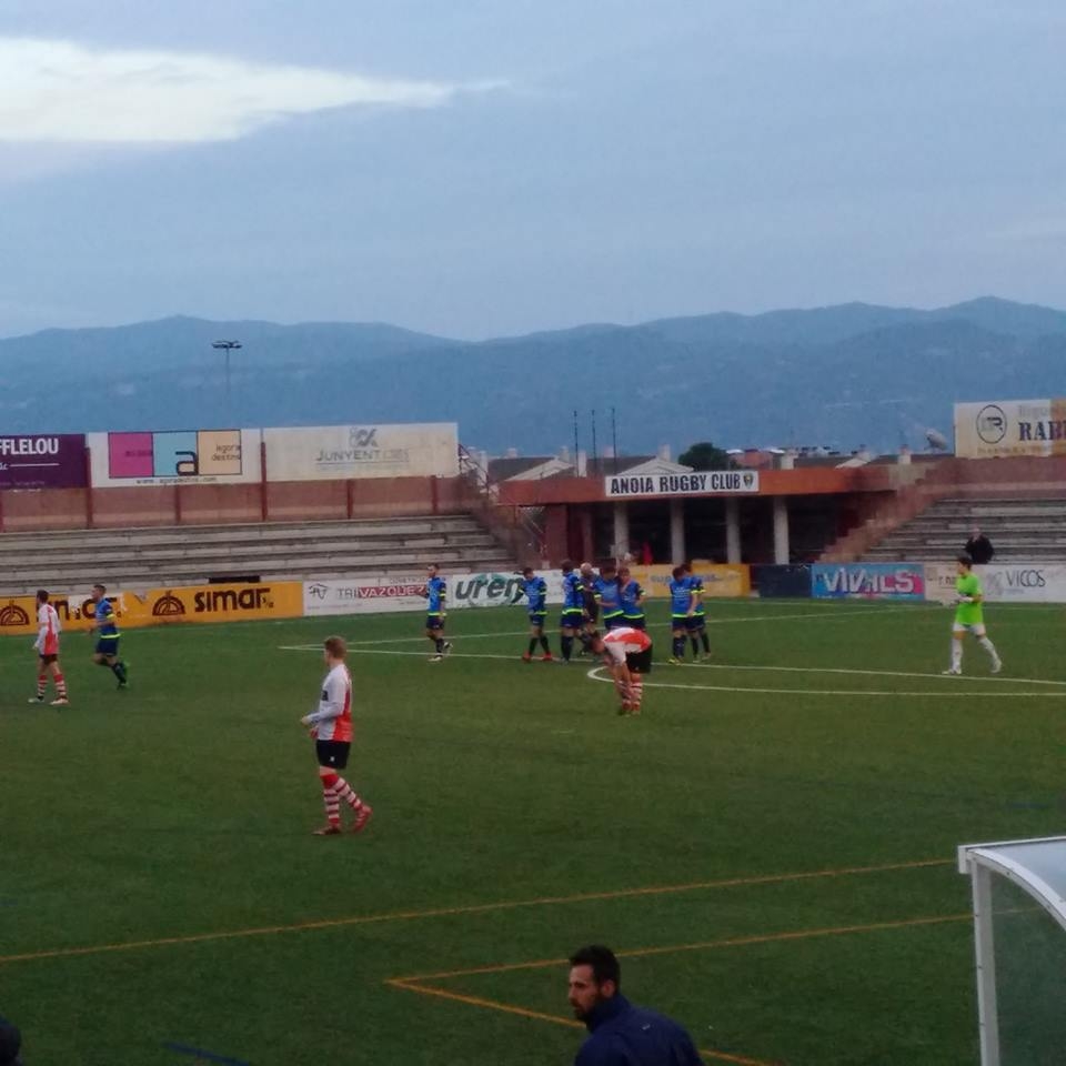 Els jugadors de l'Igualada, celebrant el primer gol contra el Rubí