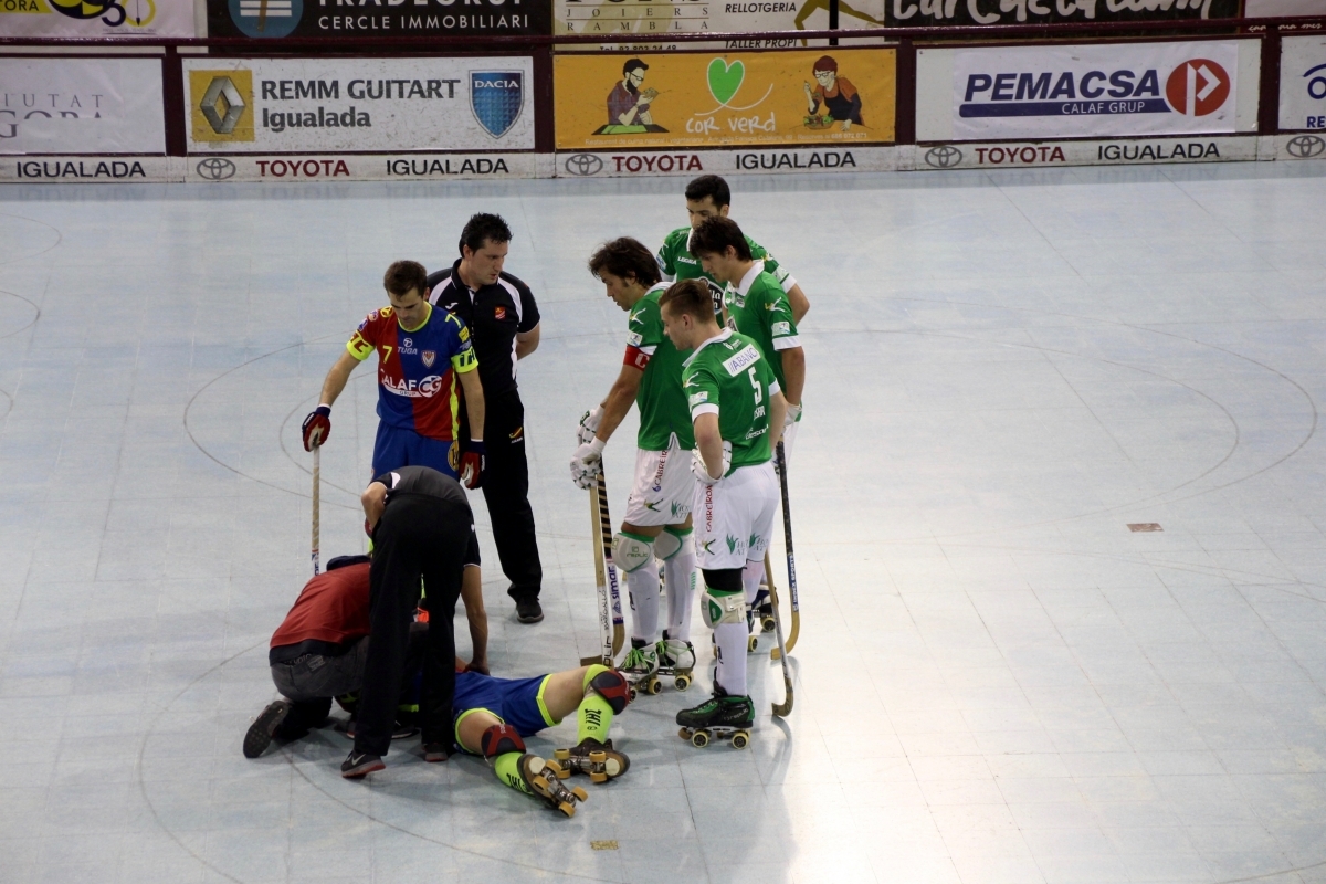 Van ser uns quants, els jugadors igualadins que van haver de rebre assistència al llarg del partit.