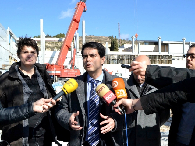 Anna Bacardit, Marc Castells i Jordi Pont, durant la visita d'obres