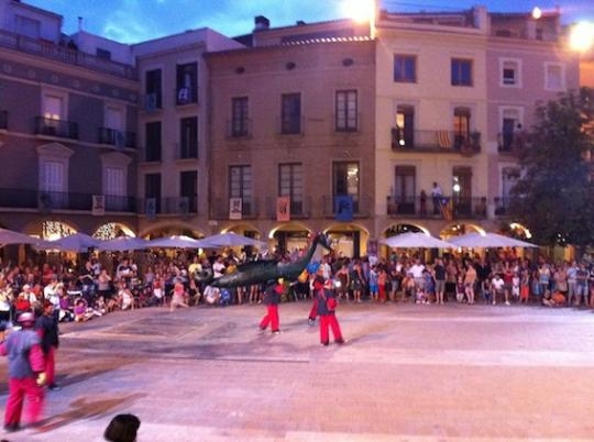 La plaça de l'Ajuntament, minuts abans de l'inici del pregó