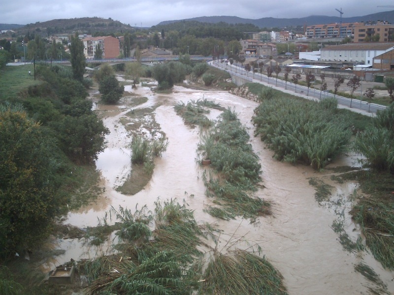 La crescuda del riu Anoia, aquest diumenge al matí - Fotos: Daniel Macià