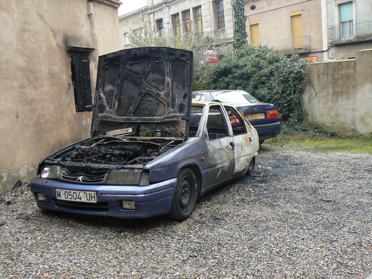 Un dels vehicles cremats a principis de febrer