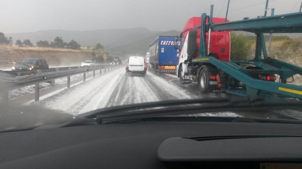 Calamarsada a l'A-2, aquest dimarts a la tarda. Foto:@marinallansana