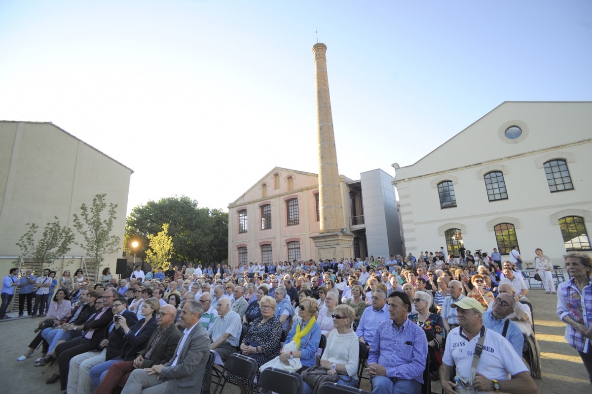 El pati, ple de simpatitzants i membres del partit