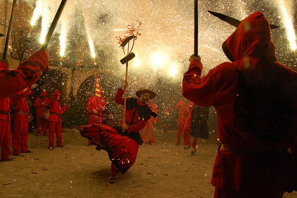 Encesa final del correfoc de divendres a la plaça Major