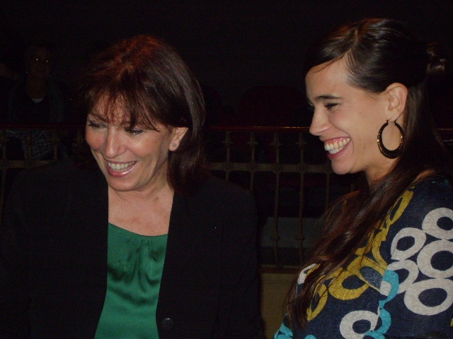 Mercedes Sampietro acompanyada de Laura Guiteras