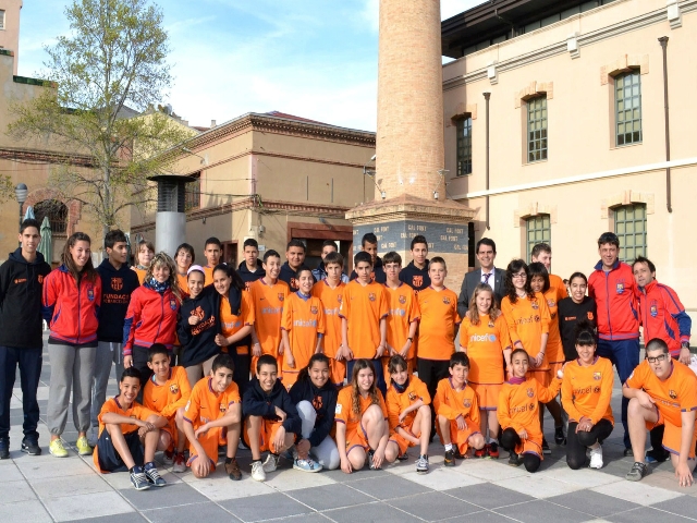 Fotografia de grup amb l'alcalde d'Igualada, Marc Castells