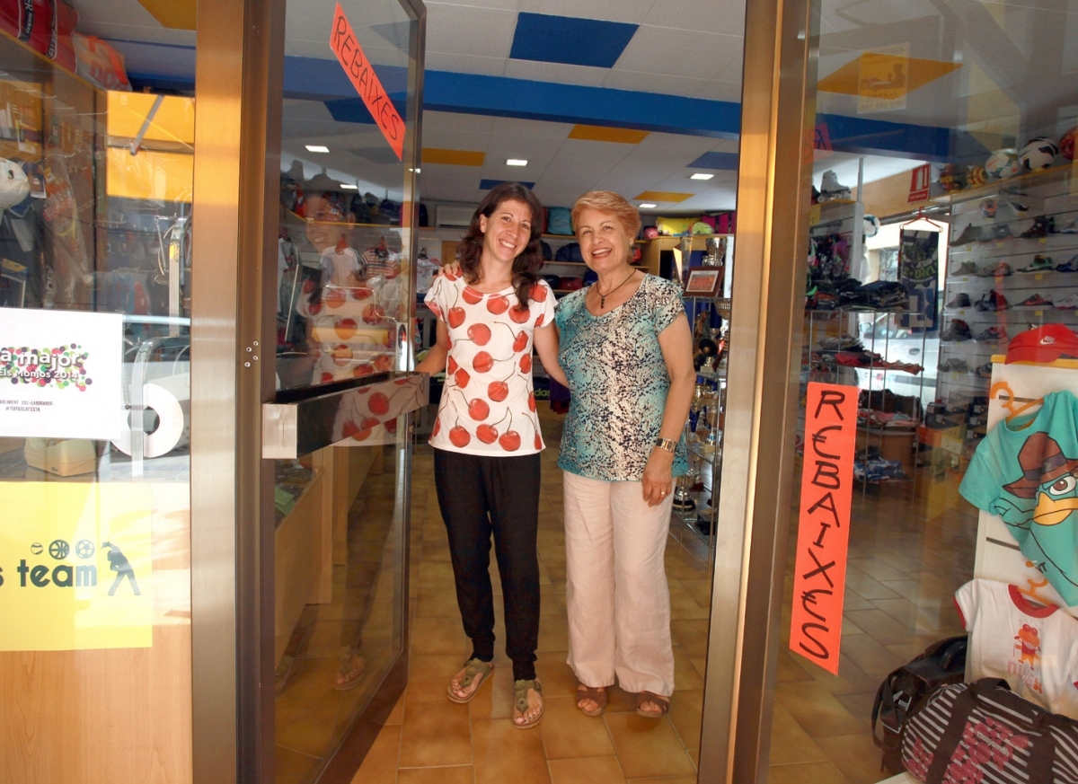 La Pepita Trias i la Berta Agut a la botiga de Vilafranca del Penedès traspassada gràcies al programa. (Fotografia:  BCN Content Factory)