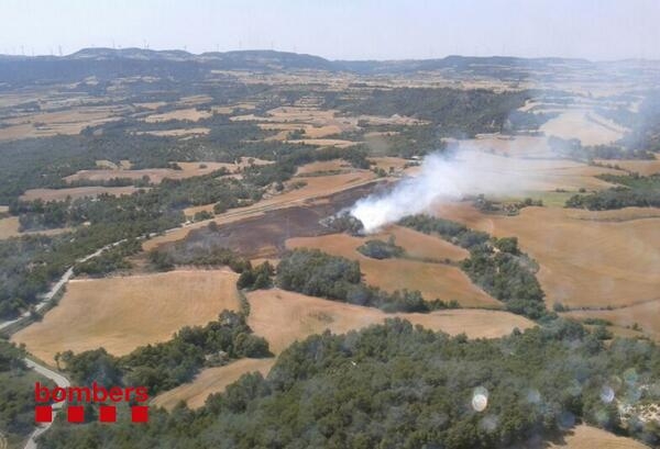 Imatge del foc a Les Piles. Foto: Bombers de la Generalitat