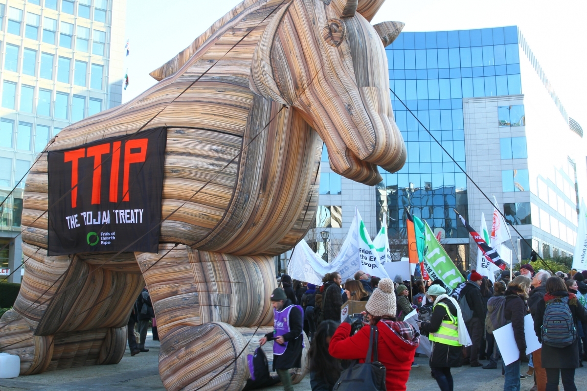 Una de les mobilitzacions contra el TTIP a Europa