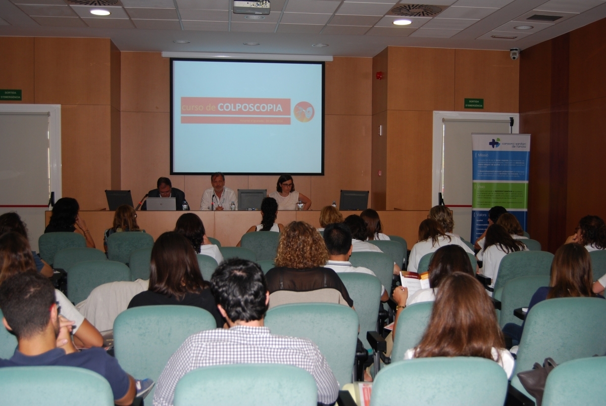 Una de les xerrades del curs, a la Sala d'Actes de l'Hospital