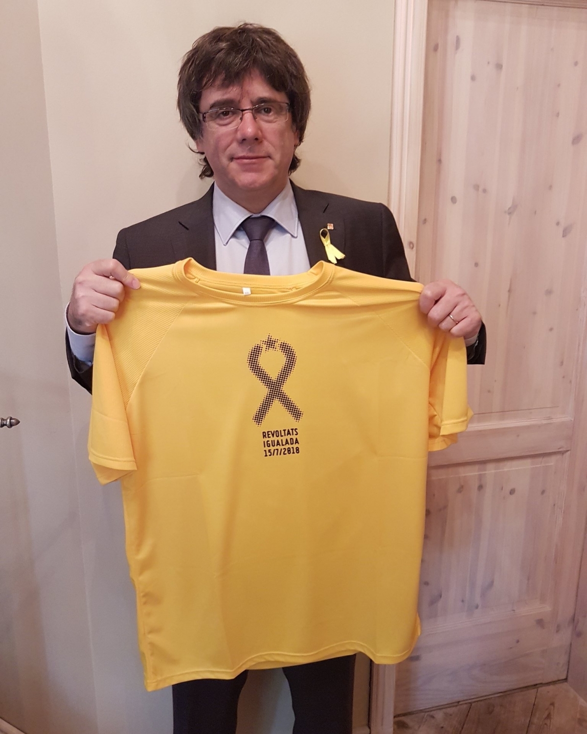 El president Puigdemont, amb la samarreta