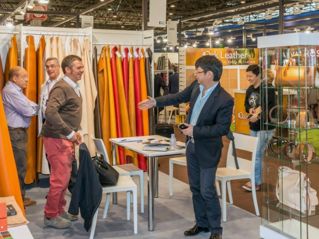 Estand dels blanquers a la fira. Foto: Josep Maria Torras