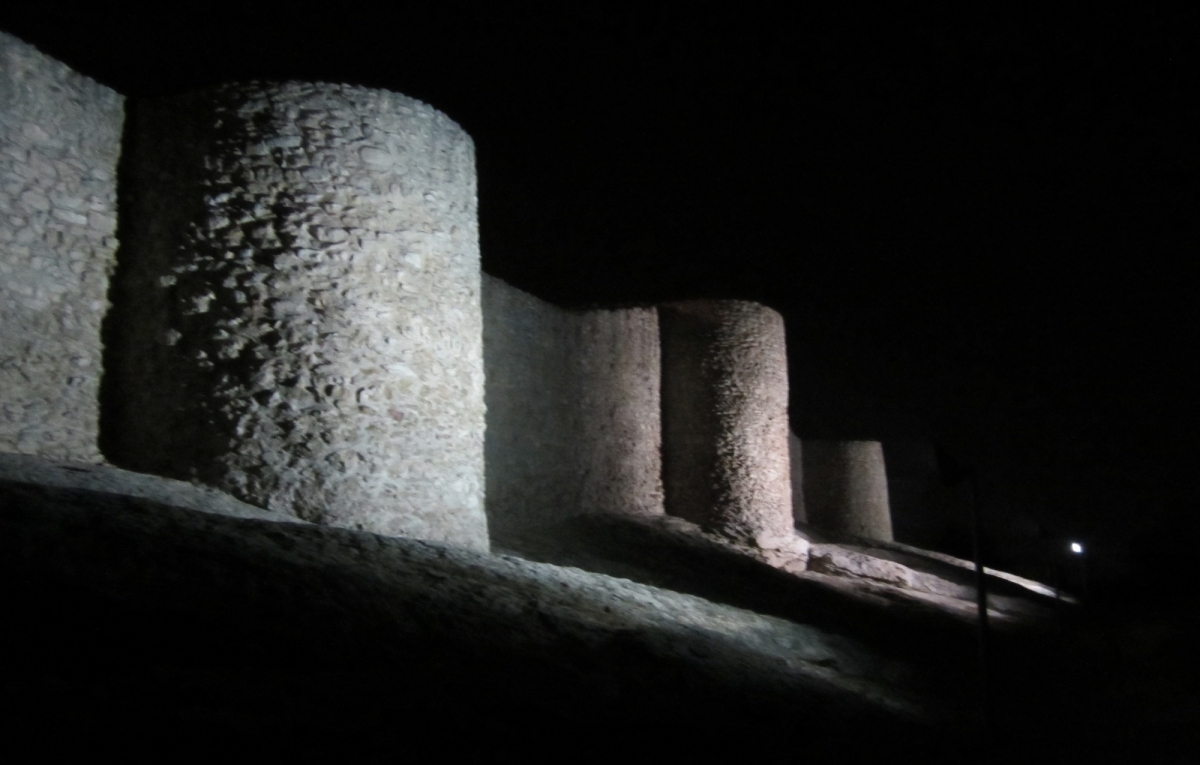 Vista nocturna del Castell de Claramunt
