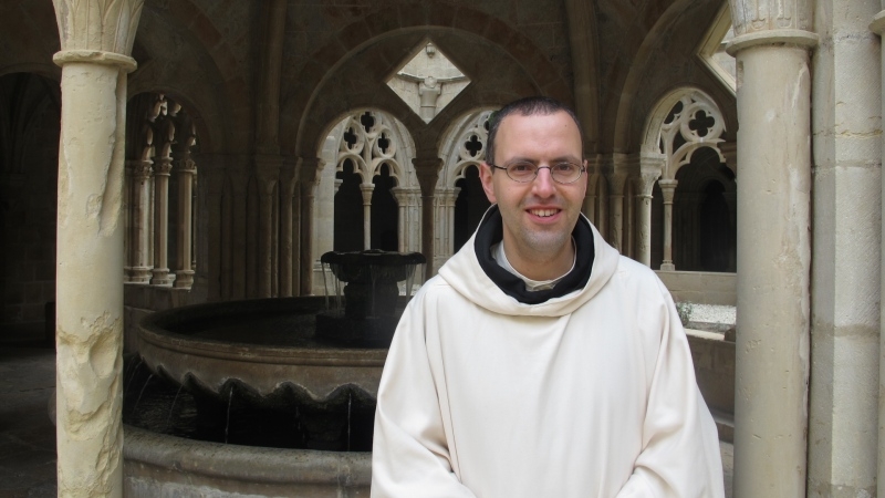L'igualad&iacute;, amb els seus h&agrave;bits, en una foto a l'abadia