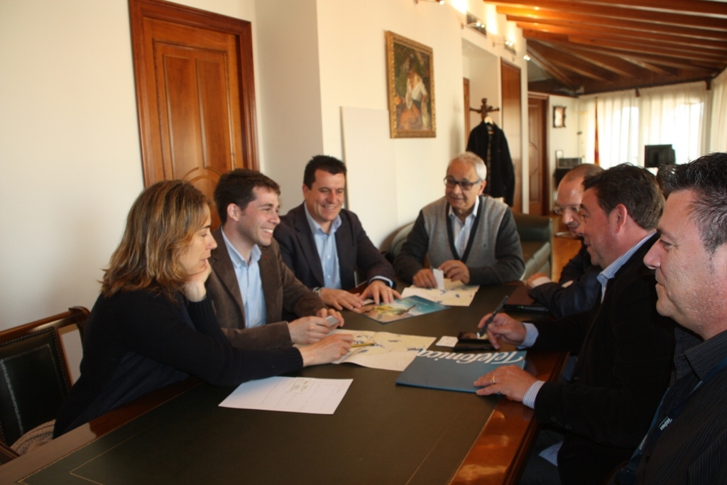 La reuni&oacute;, amb l'alcalde Guix&agrave; al centre