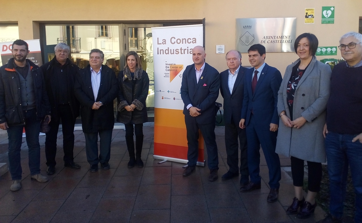 Els alcaldes de la Mancomunitat, davant l'Ajuntament de Castellolí