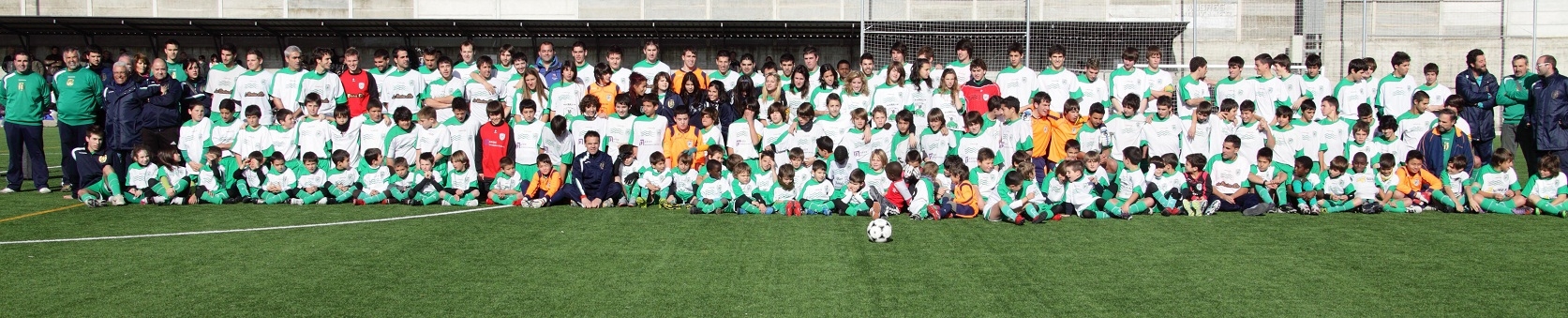 Foto de família de tots els jugadors i jugadores del club