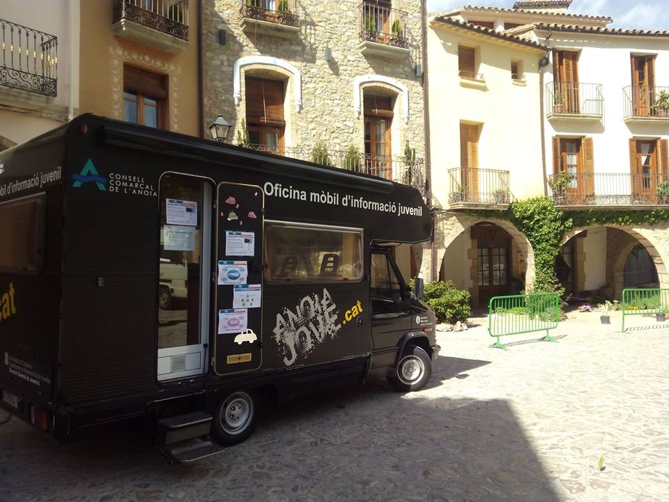 L'oficina m&ograve;bil ja ha estat a la Llacuna