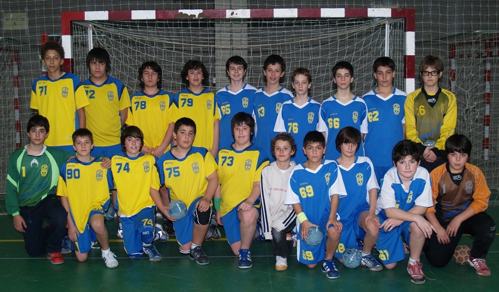 Derbi infantil masculí entre els dos equips de la casa,l'sporting i l'atlètic