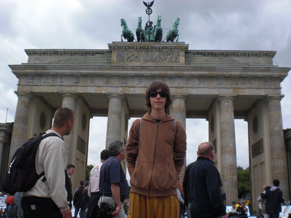 La famosa porta de Brandenburg de Berlín, parada obligada