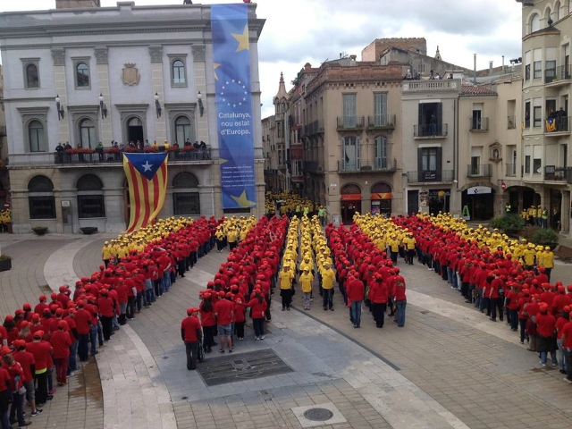 Procés de construcció de l'estelada humana. Ara ja es pot veure en moviment