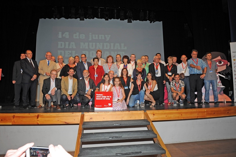 Foto de família dels premiats en el Dia Mundial del Donant de Sang