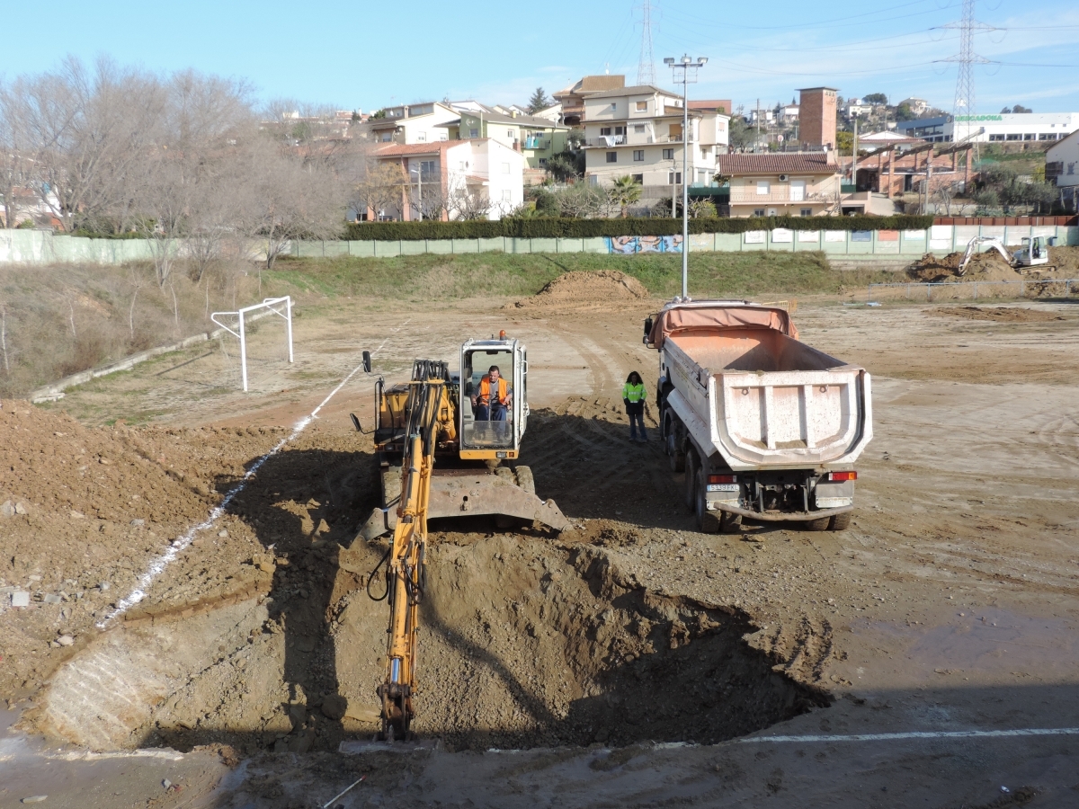 Primers moviments en l'espai on hi haurà la piscina