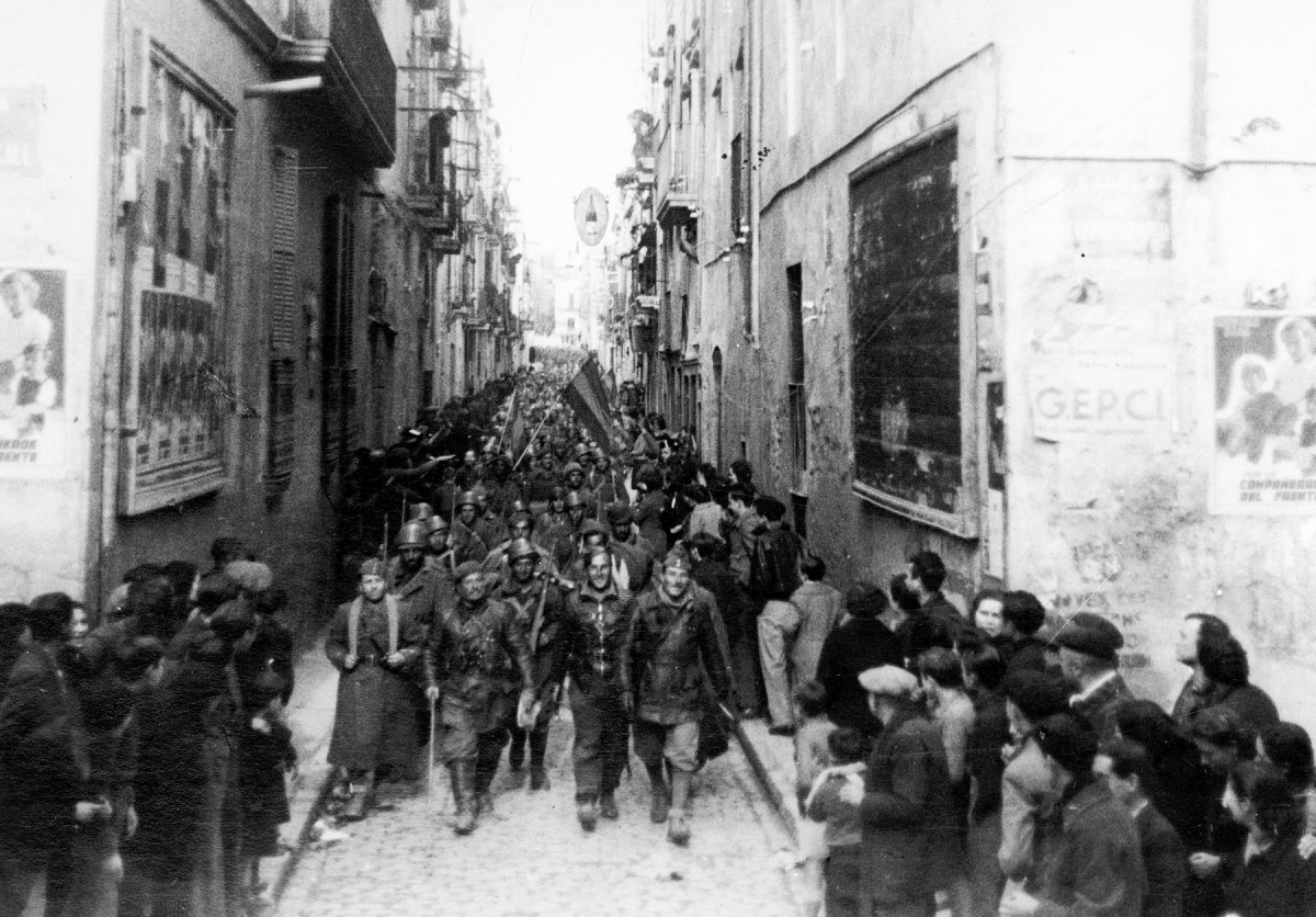 Entrada de les tropes nacionals a Igualada, el 22 de gener de 1939, pel carrer Òdena. Foto: ACAN - AFMI. Autor Procopi Llucià