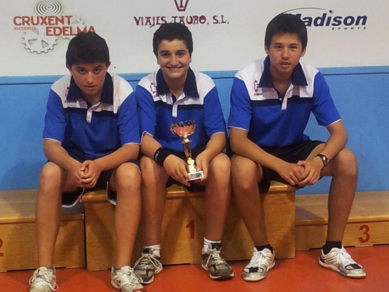 Tres palistes del CPP Igualada CTAI al Top 8 Infantil 2012-2013. D'esquerra a dreta, Francesc Masip, Joan Masip i Albert Kenji Matsuoka