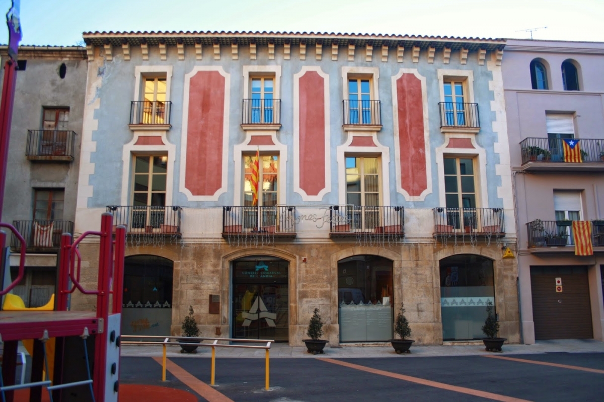 Façana del Consell Comarcal, on s'ubica l'Aula de Suport