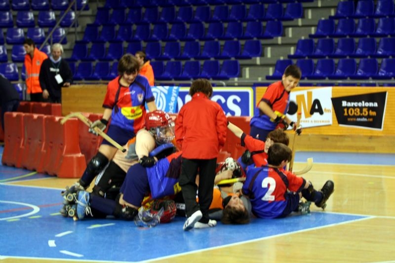 El benjamí de l'IHC, celebrant la victòria a l'OK Stars / Foto: FEP