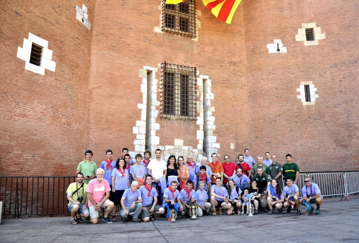 La comitiva igualadina amb el regidor d'Afers Catalans, Brice Lafontaine, després de la recollida de la Flama (Carmel·la Fotografies)