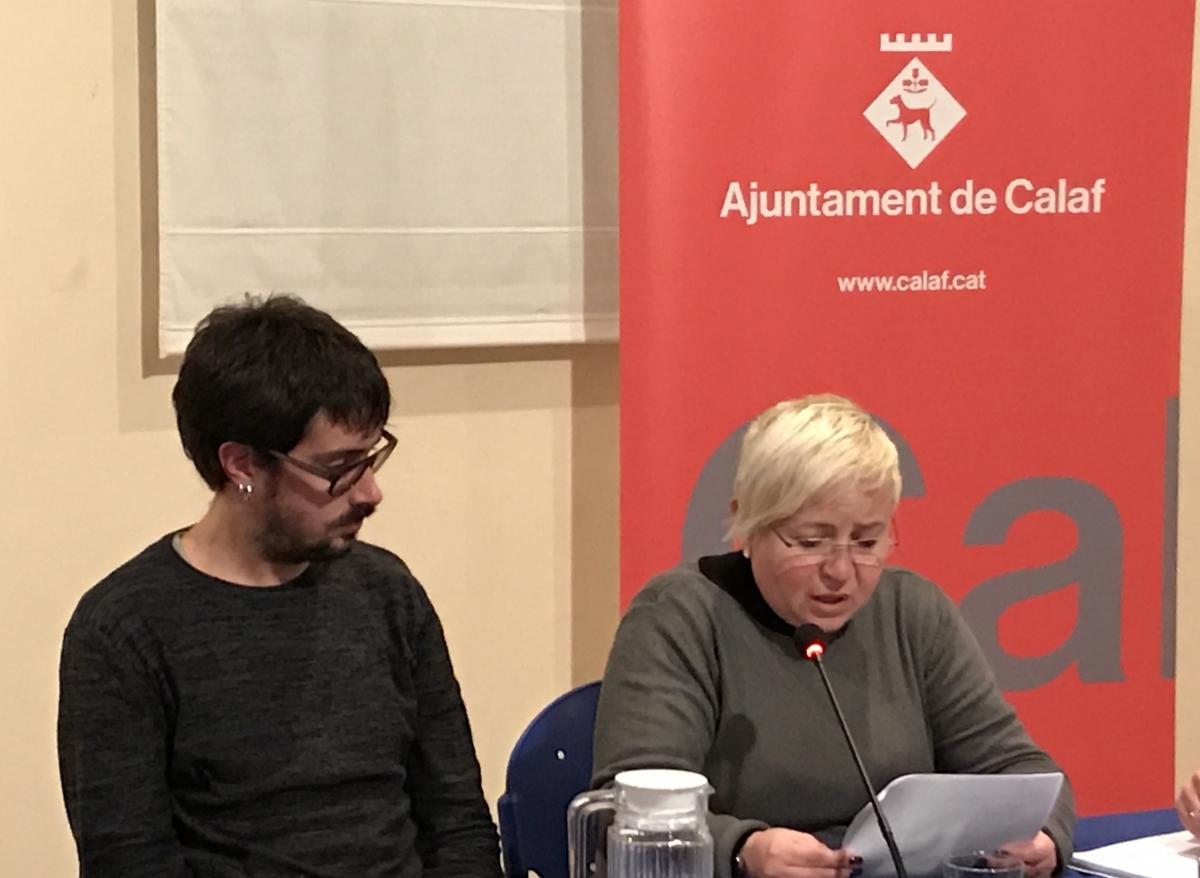 Jordi Fitó i Montserrat Mases, en el darrer ple, quan es va votar la proposta de ser municipi d'acollida