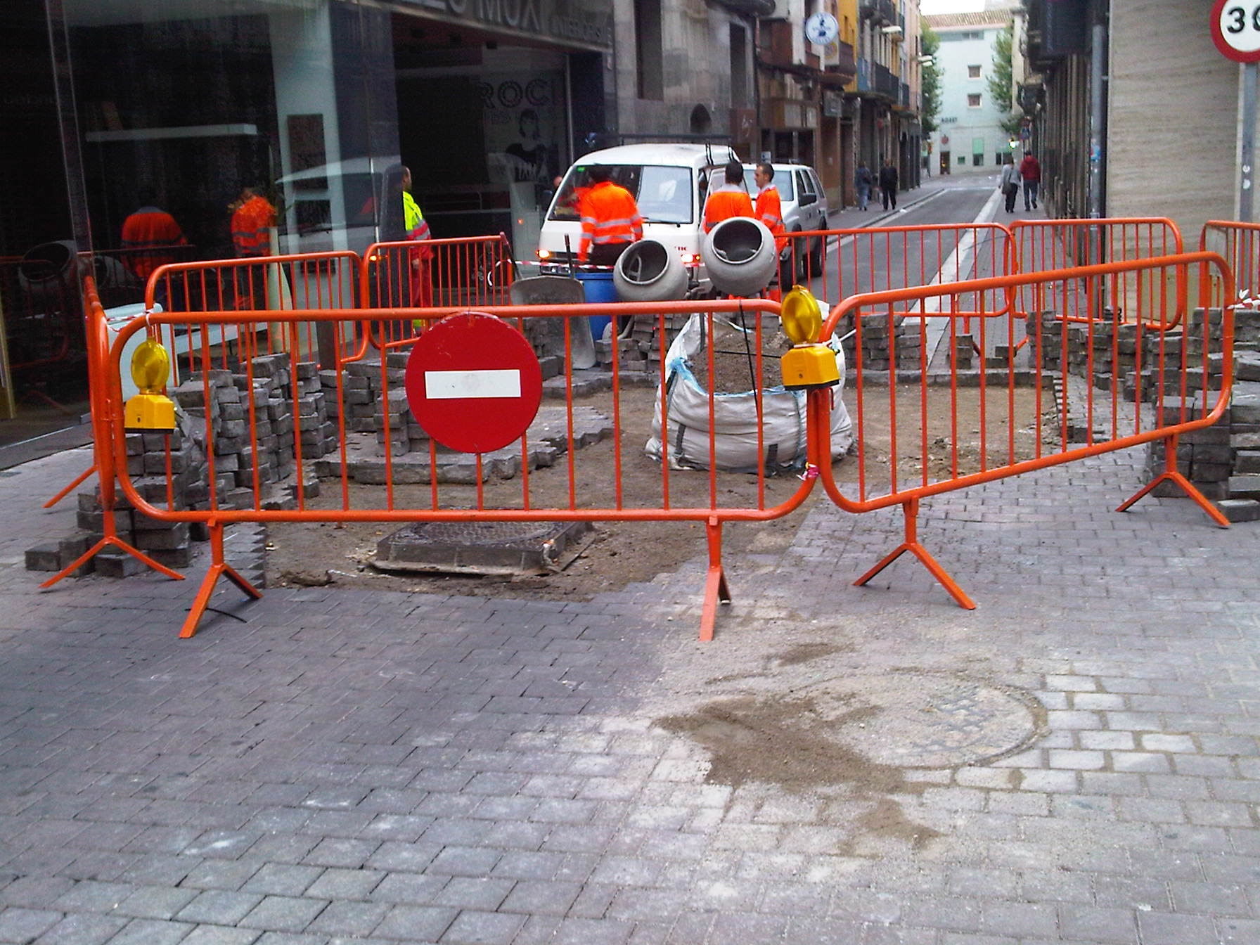 Els treballs al carrer d'Òdena, dilluns al matí