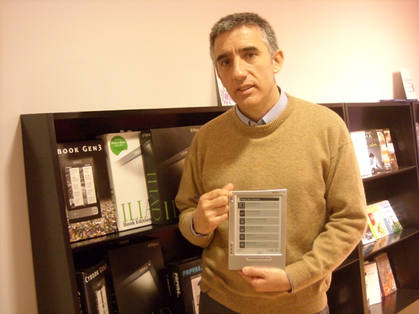 Enric Faura, president d'Edi.cat amb un e-book